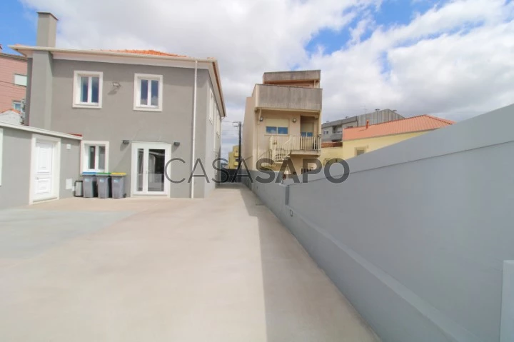 Moradia T4 Duplex para comprar em Santa Maria da Feira