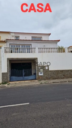 Moradia T3 Triplex para comprar no Porto Santo