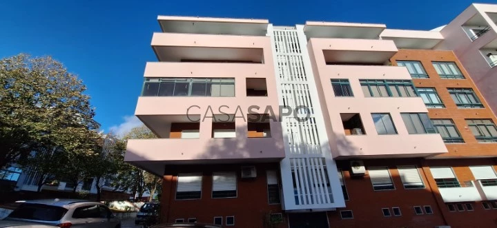 Apartamento T3+2 Duplex para alugar em Almada