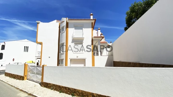 Casa T3 com quintal na Ericeira