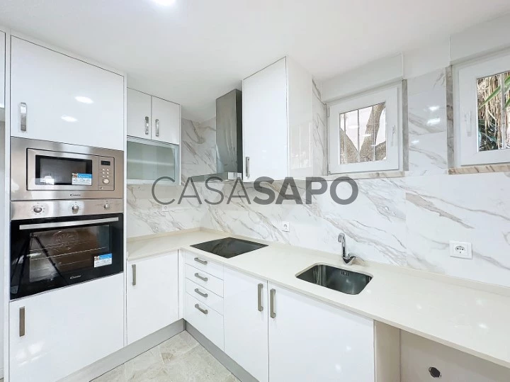 Apartamento T2 remodelado na Tapada das Mercês, Sintra