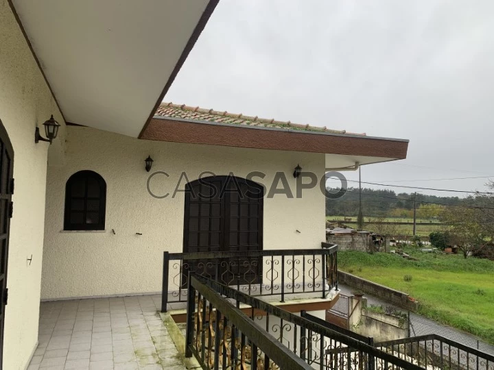 Moradia T4 Duplex para comprar em Oliveira do Bairro