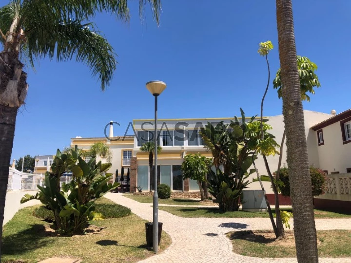 2 bedroom villa (1+1) for sale in Albufeira, within walking distance of Praia de São Rafael