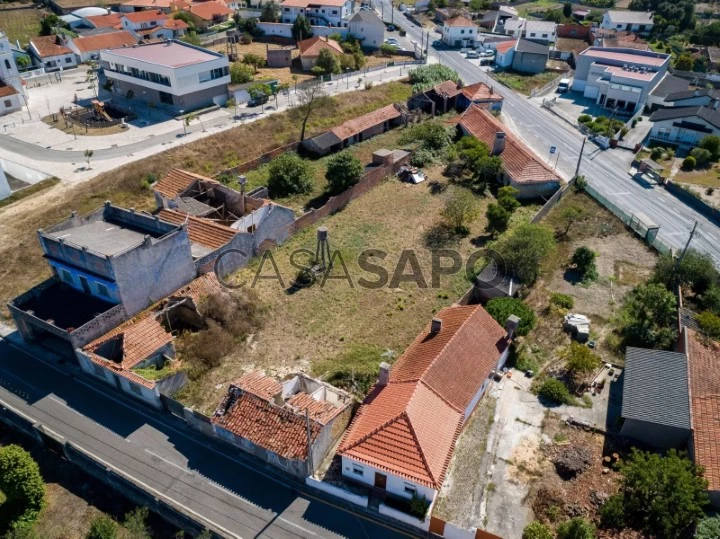 DUAS MORADIAS PARA RESTAURAR NA MOITA - MARINHA GRANDE