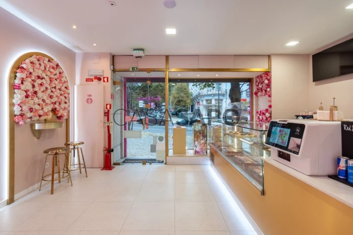 W4346 - Shop with 5,3% Yield next to Avenida da Liberdade - Lisbon