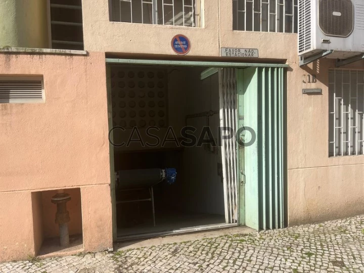 W4839 - Armazém com Rentabilidade de 7,2% nas Olaias | Wallis Real Estate