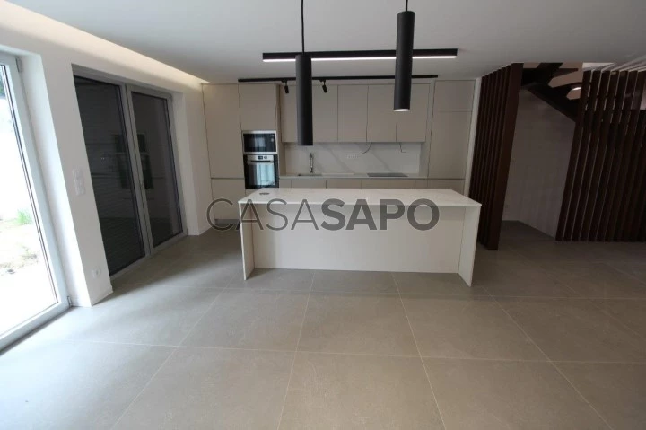 Moradia T3 Triplex para comprar em Braga