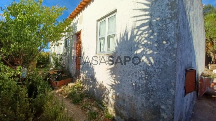 Casa térrea para recuperar, com terreno, a 600 metros de Tomar.