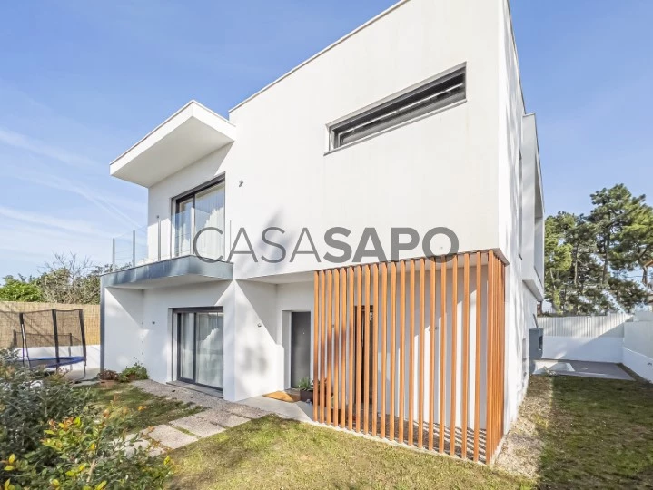 Moradia T4 Duplex para comprar em Almada