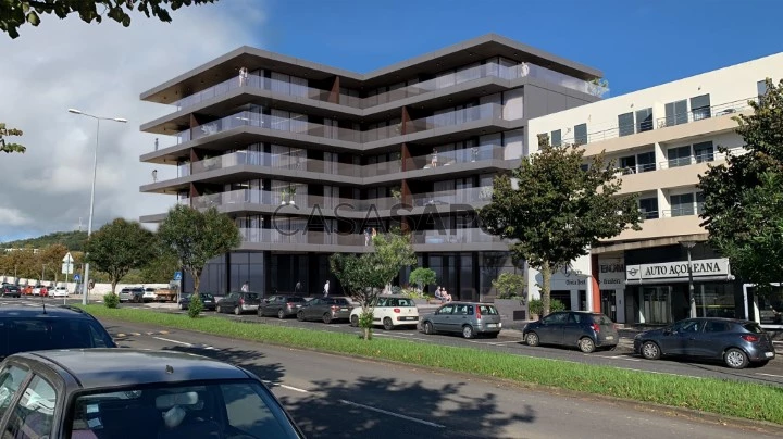 Bloco de apartamentos para comprar em Ponta Delgada