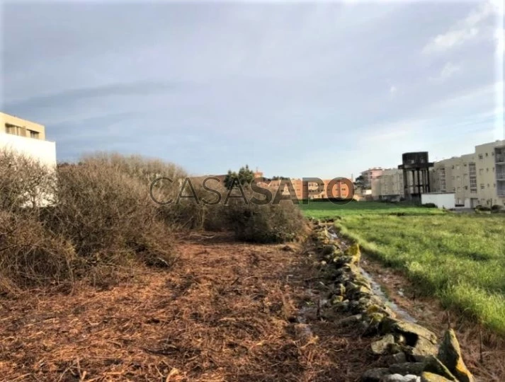 Terreno situado junto à Praia de Labruge