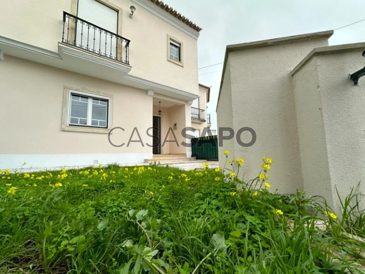 Moradia T3 Triplex para comprar em Torres Vedras