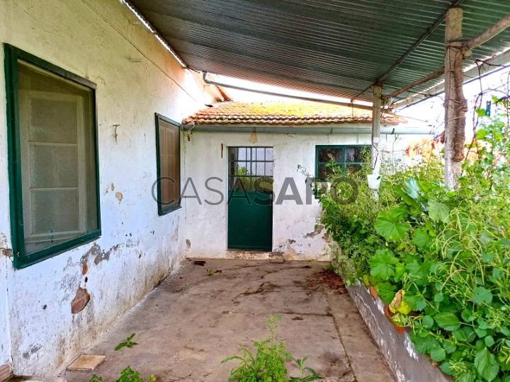 Casa antiga para recuperar em vila alentejana a 20 minutos de Grândola