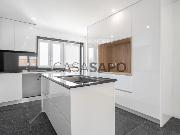 Moradia T4 Triplex para comprar em Vila Nova de Gaia