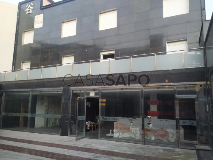 Edificio comercial y hotelero en venta en el centro de Platja d’Aro con fachada