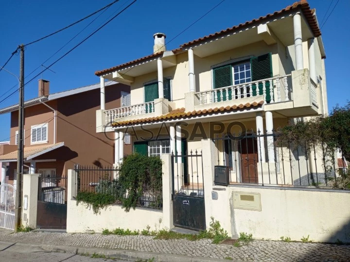 Moradia T3 Triplex para comprar em Almada