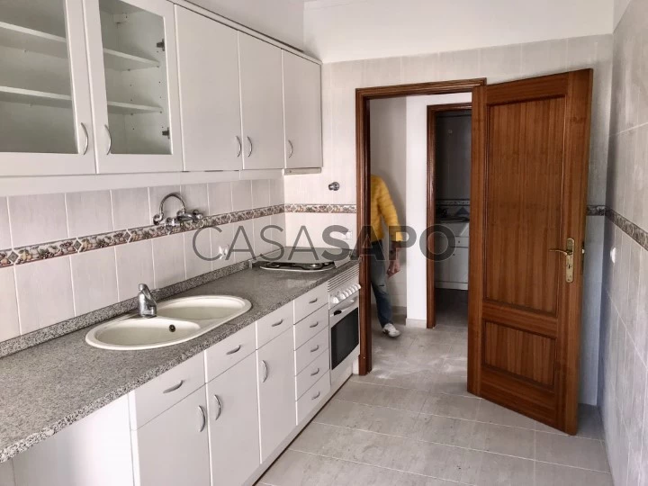 Apartamento T0 para alugar em Almada