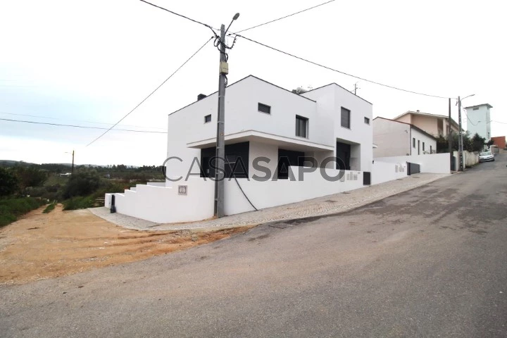 Moradia T4 Duplex para comprar em Coimbra
