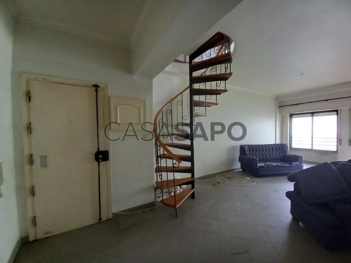 Apartamento T3 Duplex para comprar em Almada