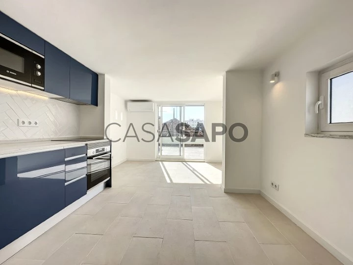 Spectacular renovated 4 bedroom villa, Centro Portimão, consisting of 2-T2, 1-T0