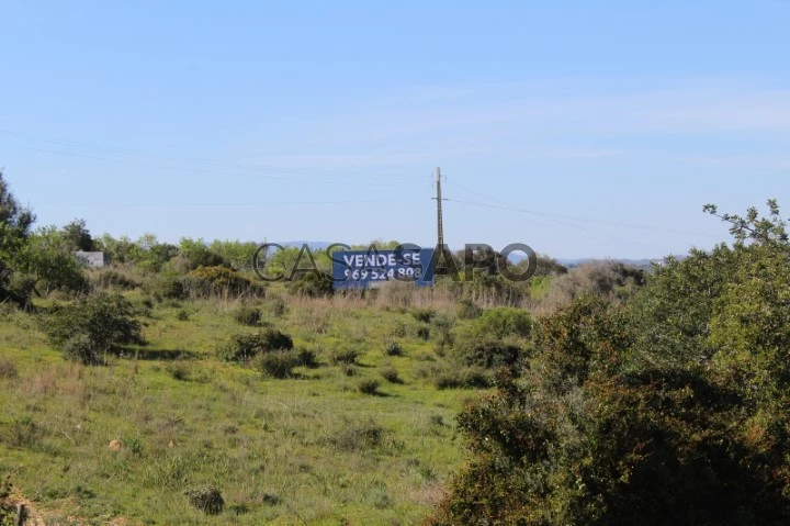 Mixed land with ruin in Alcantarilha, Algarve