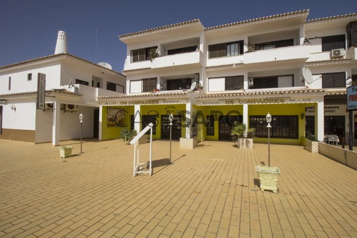 Restaurante espaçoso com cave em Albufeira