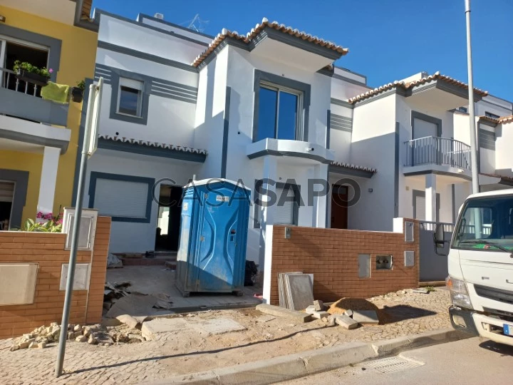 Moradia T3 Triplex para comprar em Olhão