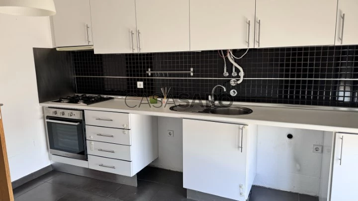 Apartamento T2, centro, condomínio fechado com piscina, Olhão, Algarve