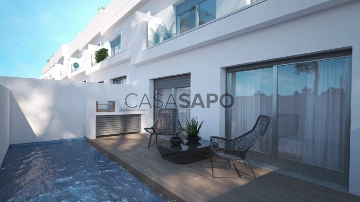 Moradia em banda T3, piscina e terraço com vista mar, Fuseta, Algarve