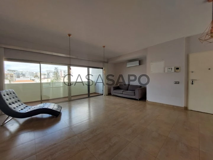 Apartamento T3 na zona ribeirinha de Portimão, sala