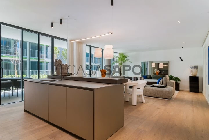 Exclusivo apartamento de 3 dormitorios insertado en una prestigiosa urbanización en primera línea de río y parque