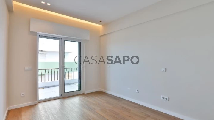 Apartamento T1 totalmente remodelado com vista mar, em Quarteira