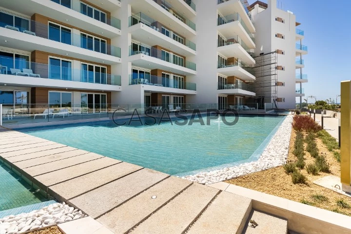 Apartamento T2 na primeira linha da praia em Empreendimento de Luxo