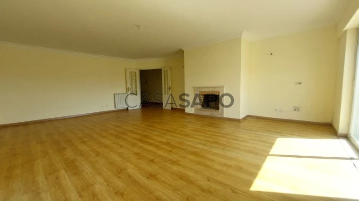 Apartamento T2 Triplex para comprar em Sintra