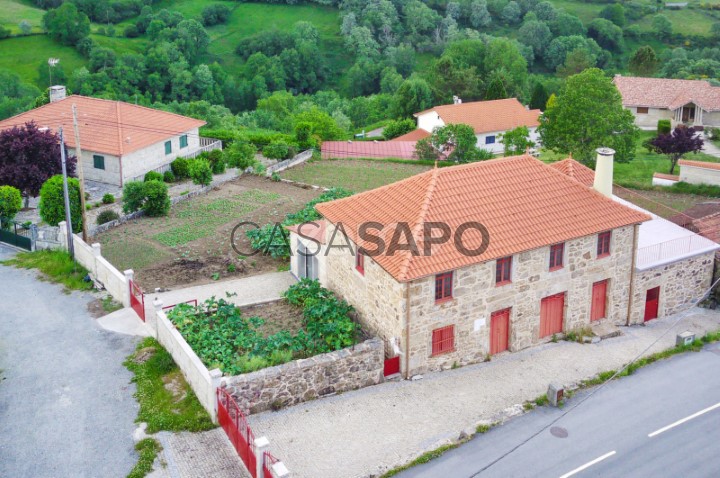 Casa dos Braganças - TURISMO DE HABITAÇÃO TOURÉM - MONTALEGRE - Salão de  Jogos