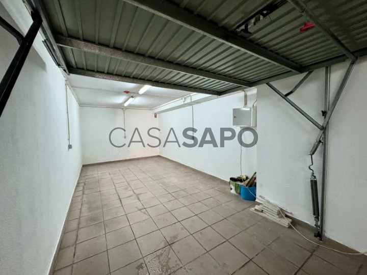 Setúbal, Azeda - Garagem