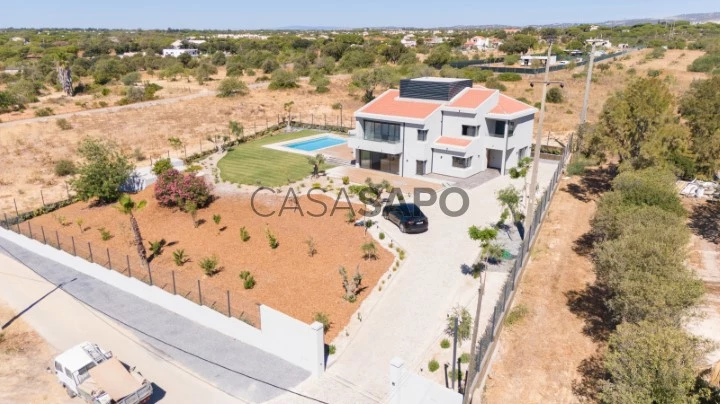 Moradia-T5-Quarteira-GoldenProperties