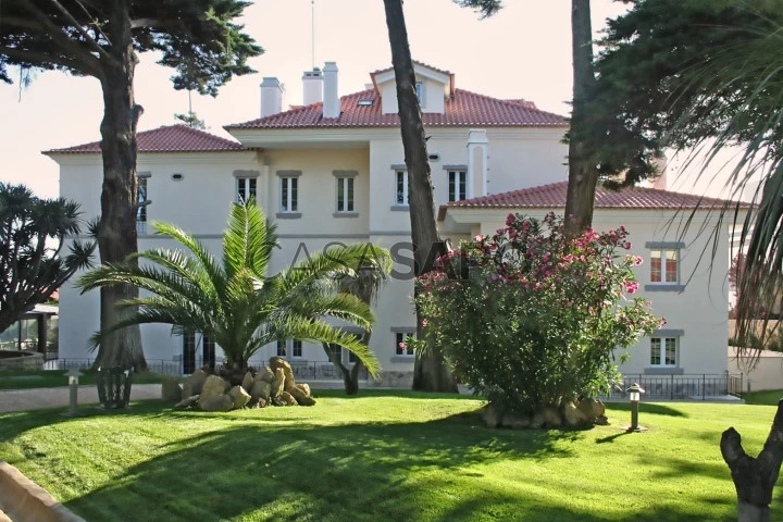 Chalet com tipologia T6, para venda na Parede, Cascais - fachada tardoz