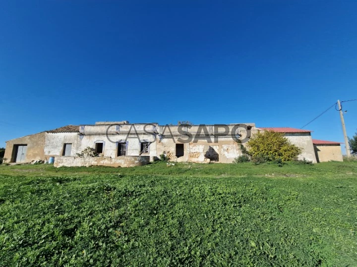 Farm to renovate with sea views