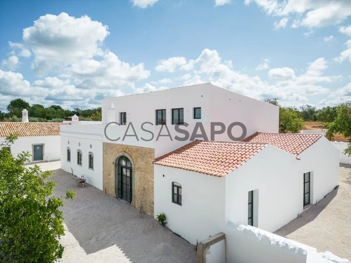 Moradia em Santa Bárbara de Nexe com 9 quartos