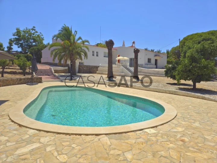 Villa with Pool and land of 19850 m2