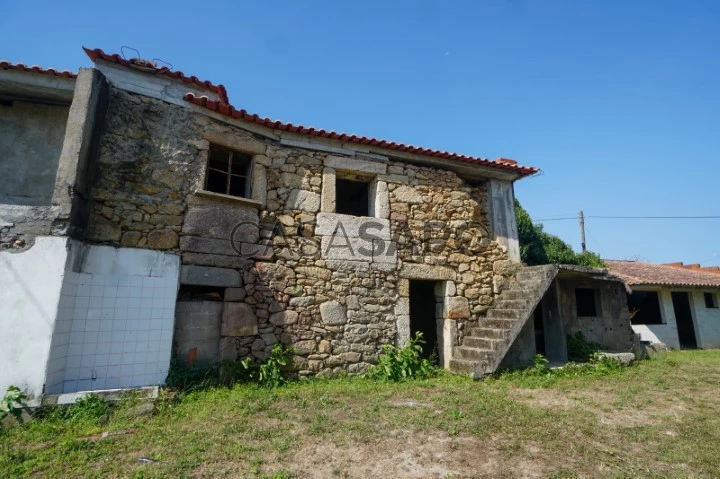 Casa Antiga T2, para venda, em Bela, Monção