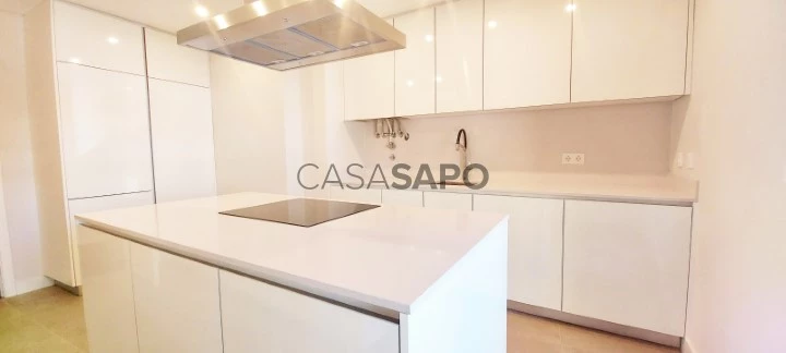 Apartamento T3 novo com parqueamento em Palmela.