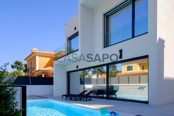 4 bedroom villa with pool in Aroeira