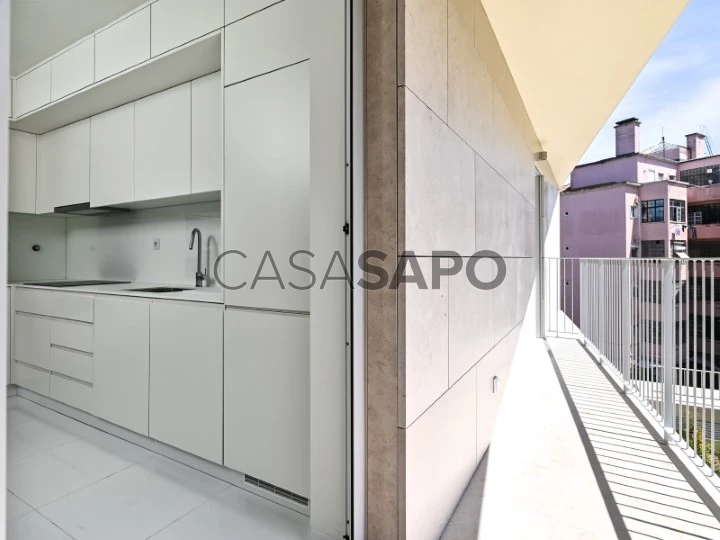 Fantástico apartamento T2 duplex com terraço e estacionamento no Areeiro