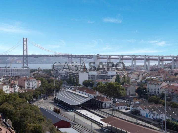 4-bedroom apartment with river view and parking, in Estrela, Lisbon