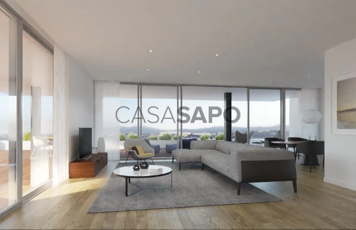 APPARTEMENT 4 PIÈCES AVEC TERRASSE ET JARDIN PRIVÉ À ESTORIL