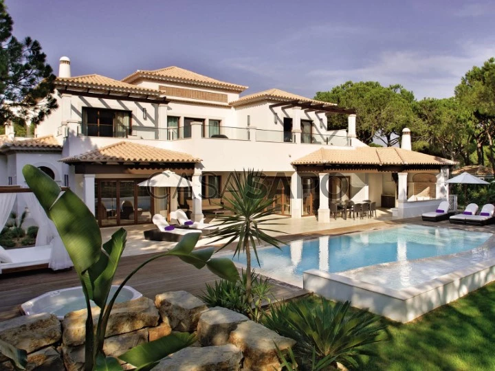 5-bedroom luxury villa with jacuzzi and private garden in Pine Cliffs Resort, Algarve