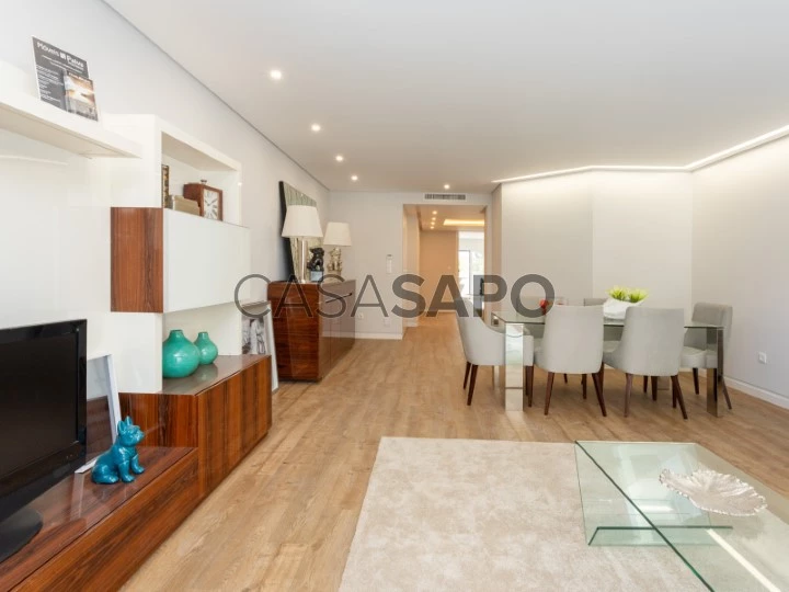 3 bedroom apartment with parking and balcony, Parede, Cascais