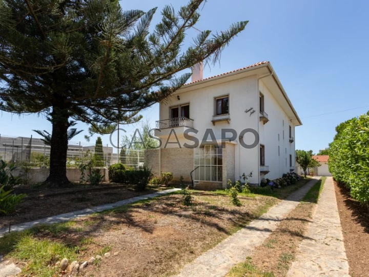 Villa 7 pièces sur terrain de 1000m2 au centre de Cascais